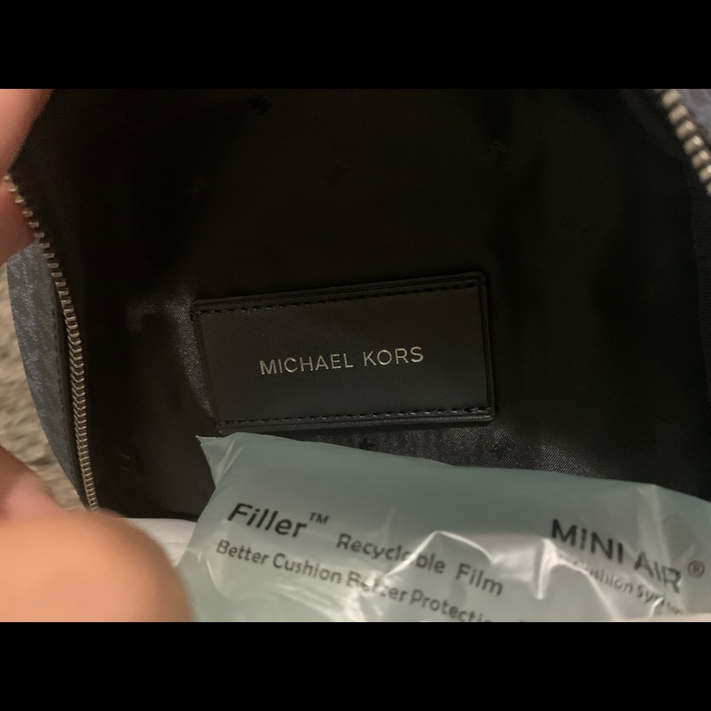MK MEN COOPER COMMUTER SLINGPACK - Picture 6 of 10